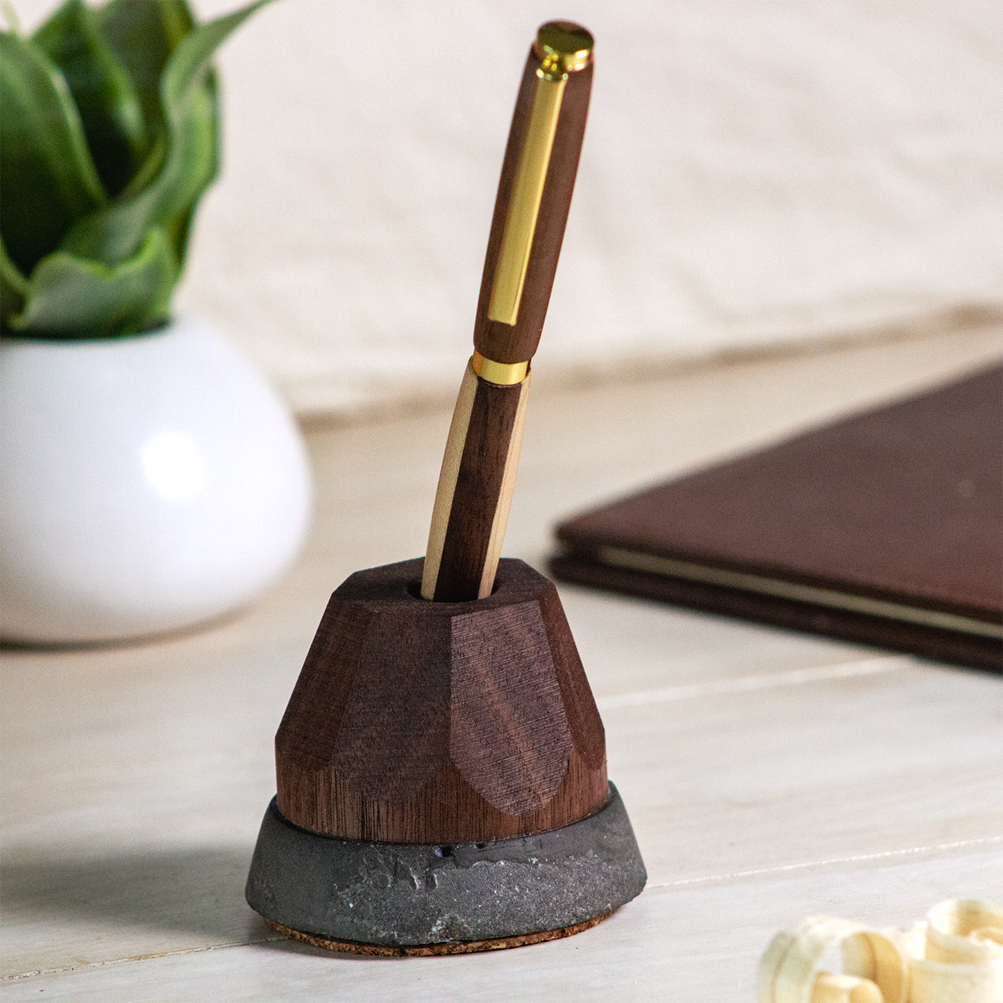 Wood and Concrete Single Pen Stand