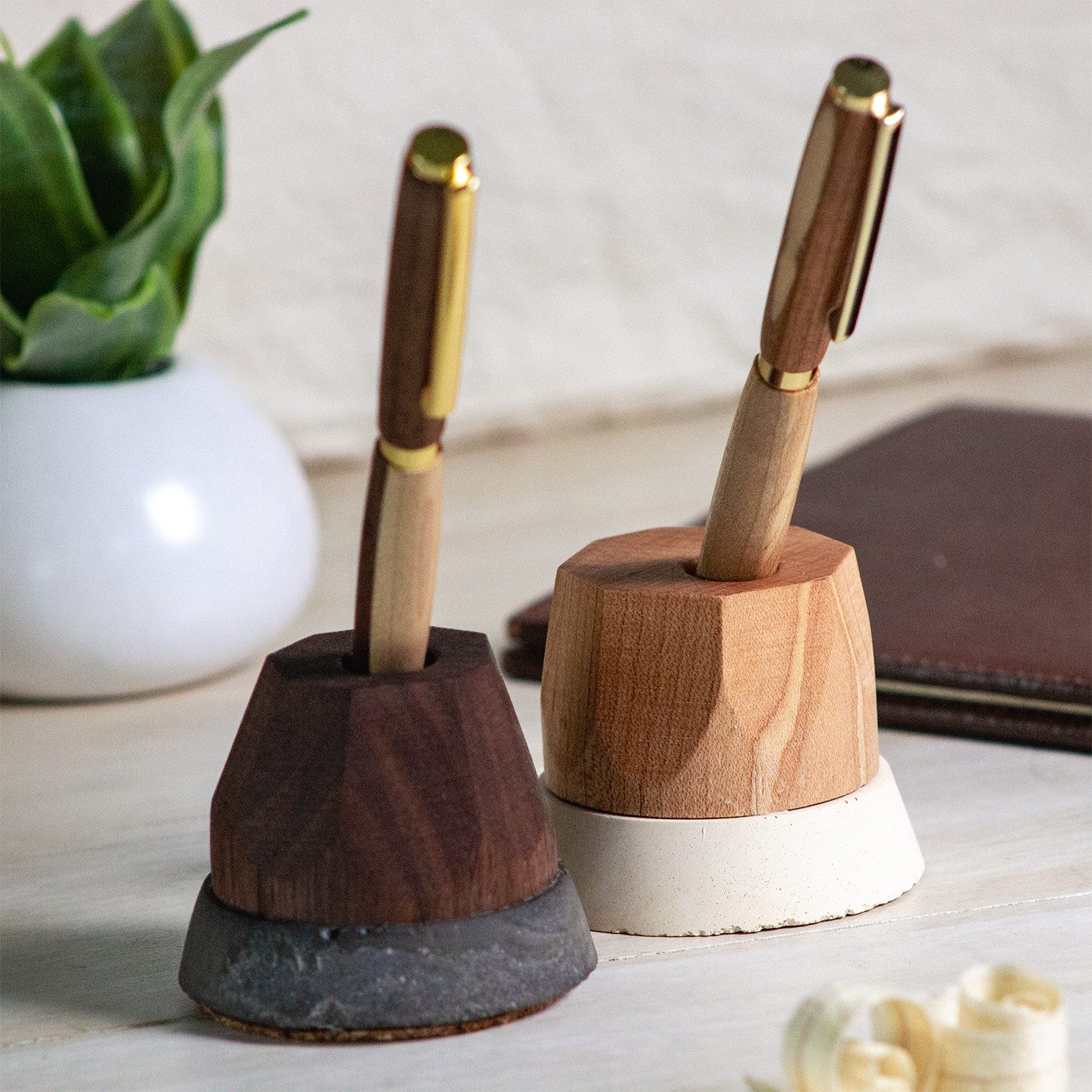 Wood and Concrete Single Pen Stand