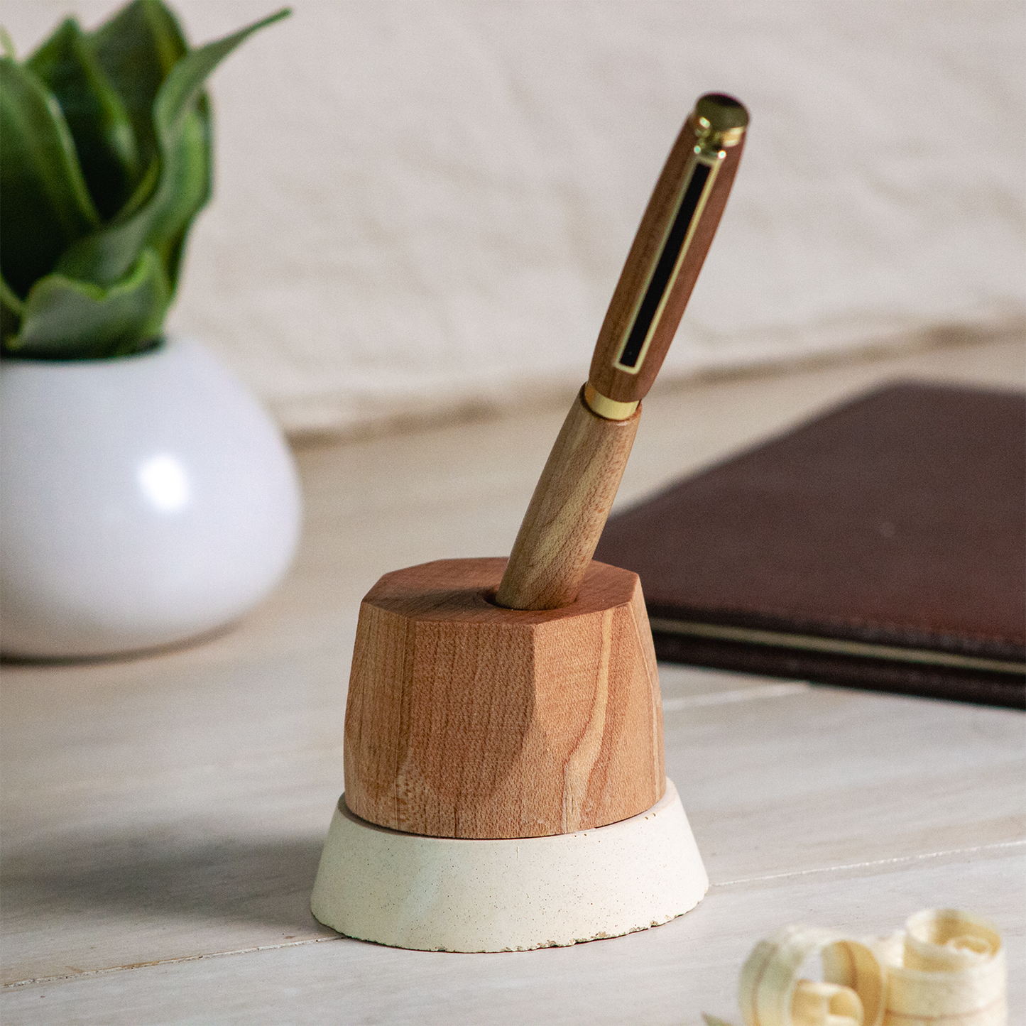 Wood and Concrete Single Pen Stand