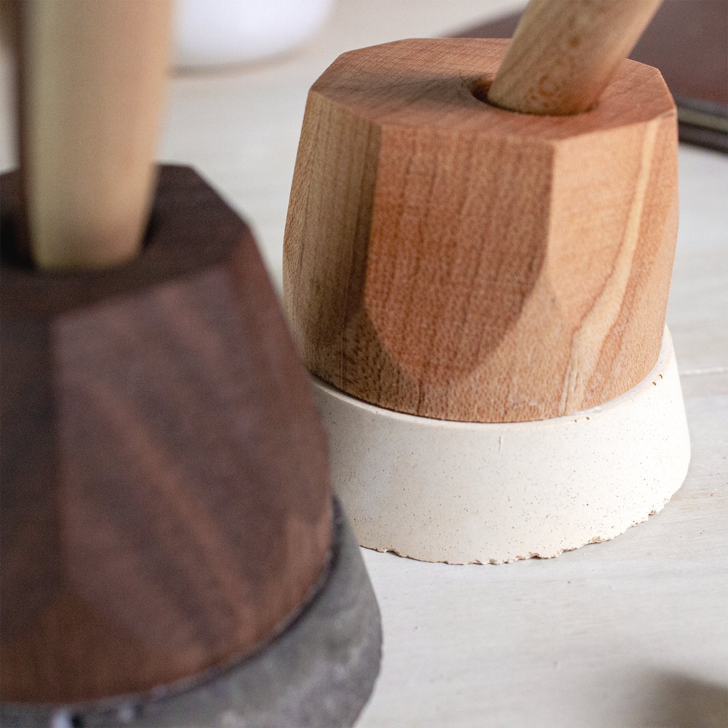 Wood and Concrete Single Pen Stand